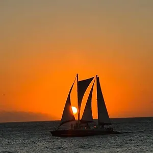 https://pearl-aruba.comcaribbean.com